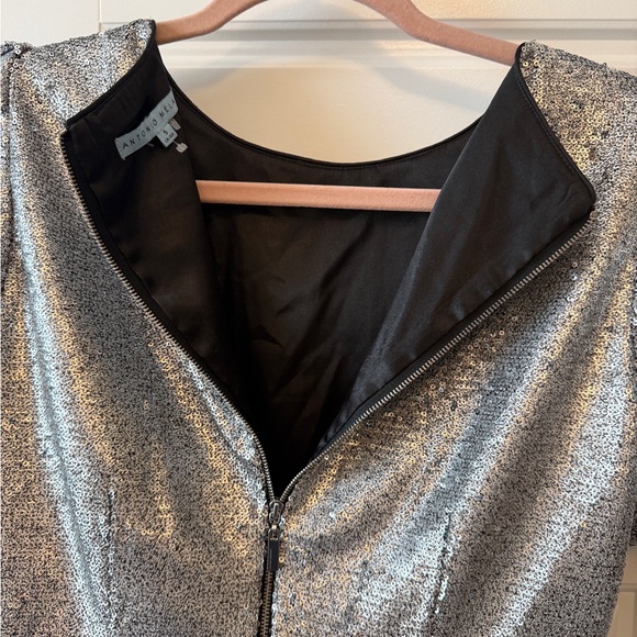ANTONIO MELANI Silver Sequin Puff-Sleeve Top - Picture 3 of 6